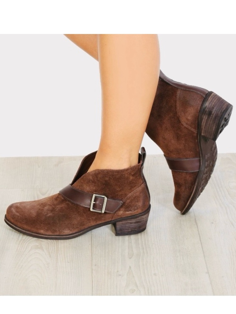 UGG Australia Wright Belted Brown Suede Ankle Booties Block Heel Size 7.5 GUC